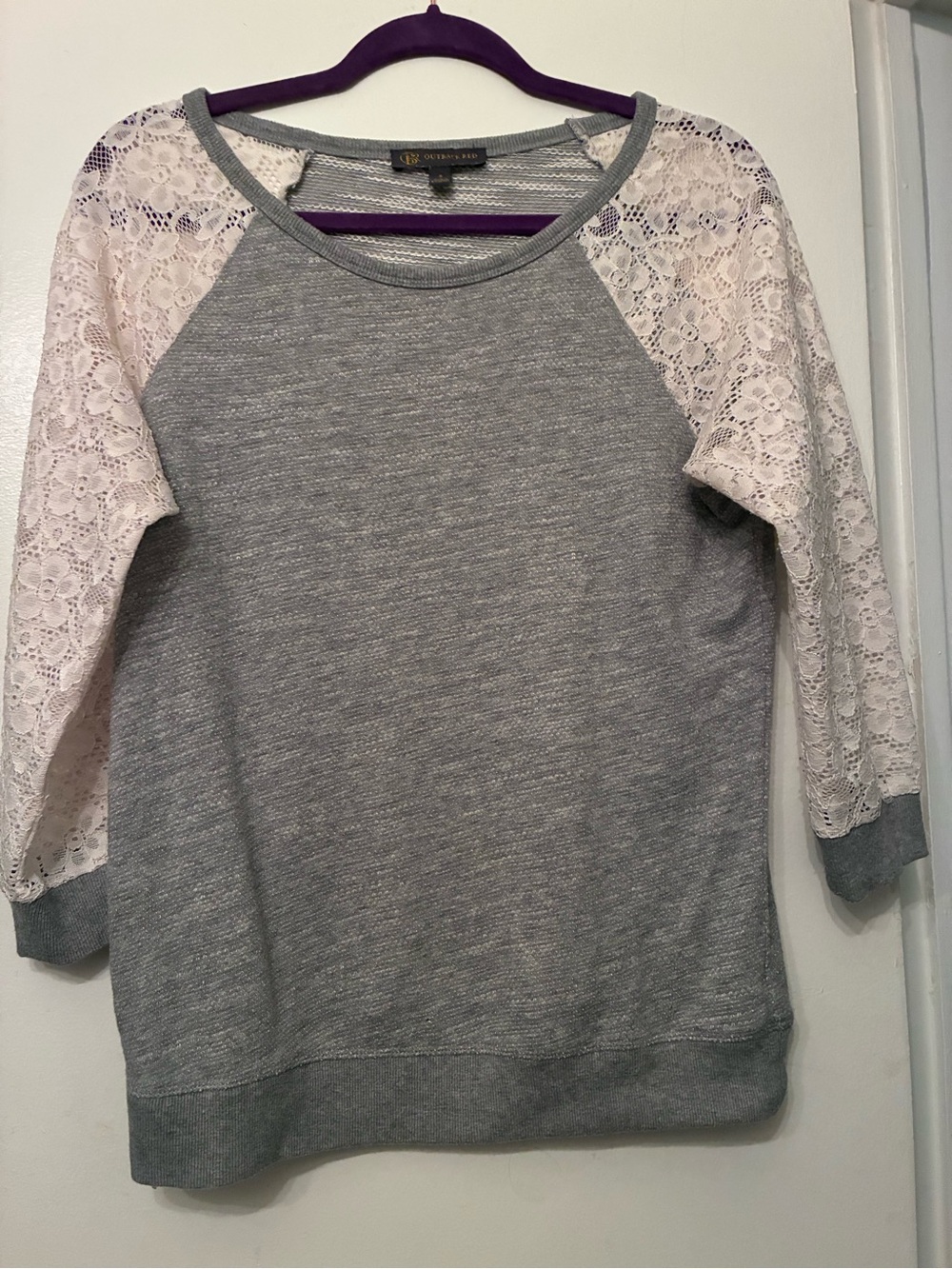 Outback Red lace sleeved top size small